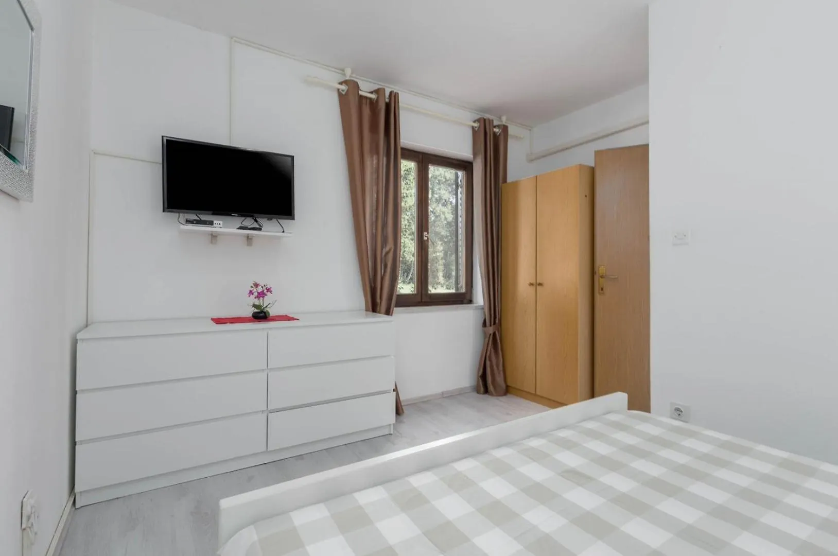 Susnjic Studio With Pool, Children Playground And Terrace Baderna