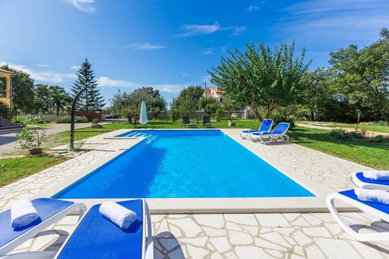Susnjic Studio With Pool, Children Playground And Terrace Baderna